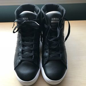 High top sneaker- almost new